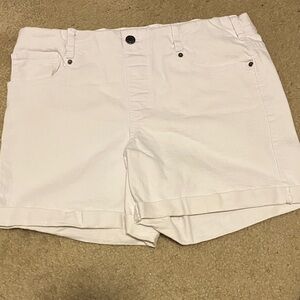 Time and Tru White Denim Shorts - Classic Mid-Rise